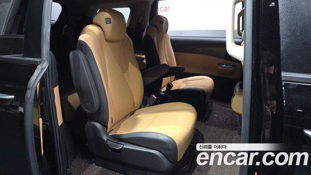 Kia Canival 2023 — photo 12
