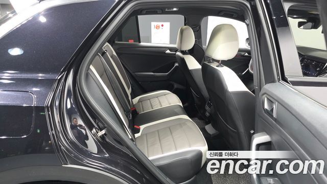 Volkswagen T-Roc 2022 — photo 18