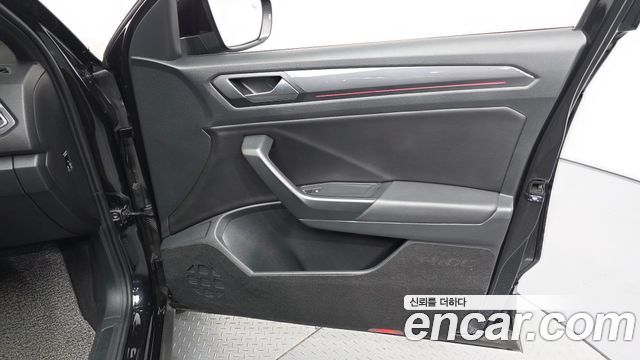 Volkswagen T-Roc 2022 — photo 14