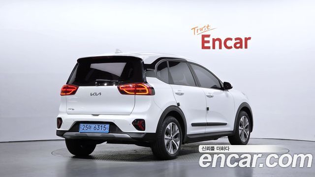 Kia Niro 2023 — photo 2
