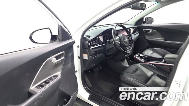 Kia Niro 2023 — photo 13