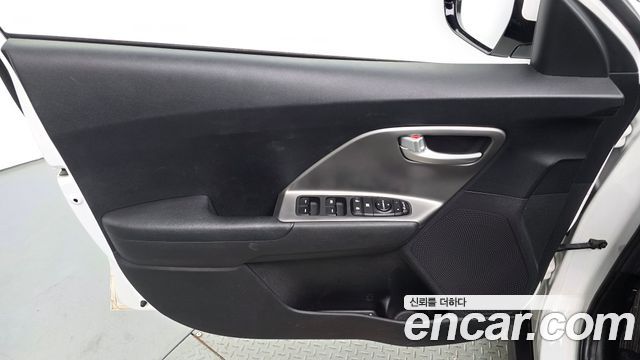 Kia Niro 2023 — photo 14