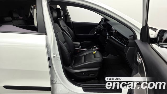 Kia Niro 2023 — photo 16
