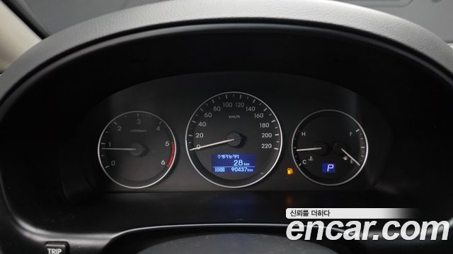 Hyundai Starex 2017 — photo 11