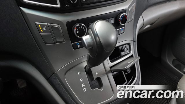 Hyundai Starex 2017 — photo 12
