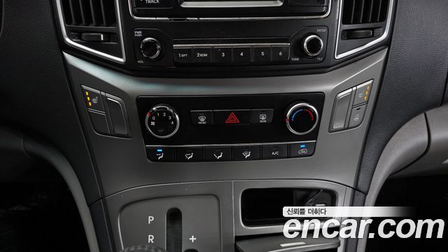 Hyundai Starex 2017 — photo 23