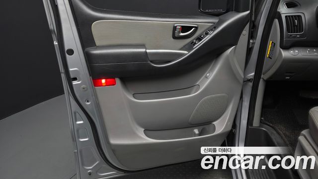 Hyundai Starex 2017 — photo 15