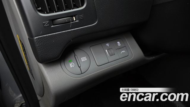 Hyundai Starex 2017 — photo 28