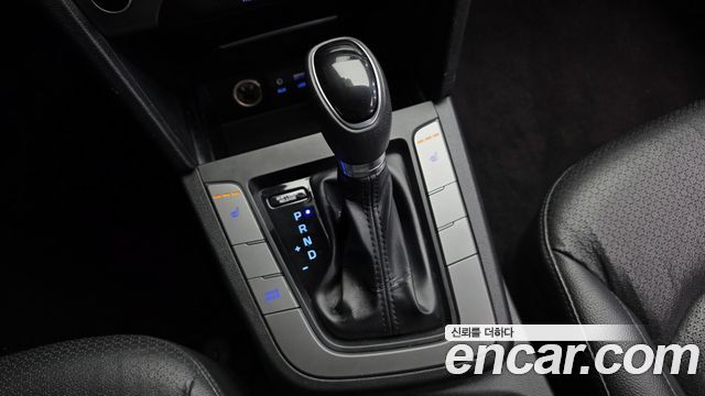 Hyundai AVANTE 2017 — photo 9