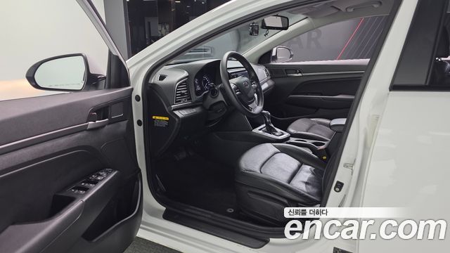 Hyundai AVANTE 2017 — photo 10