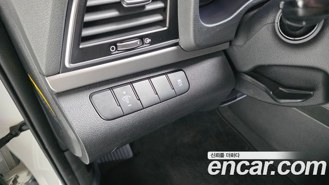 Hyundai AVANTE 2017 — photo 17