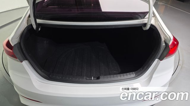 Hyundai AVANTE 2017 — photo 20