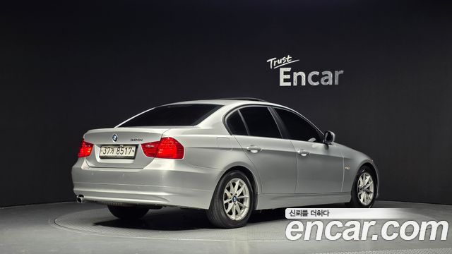 BMW 3-Series 2011 — photo 2