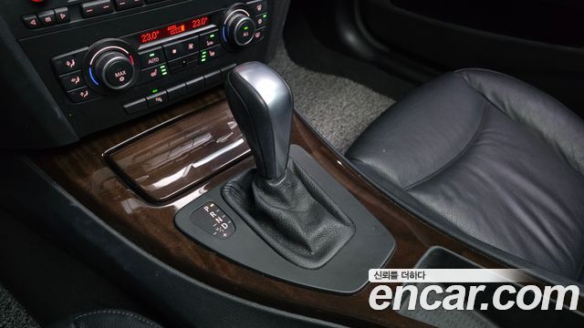 BMW 3-Series 2011 — photo 9