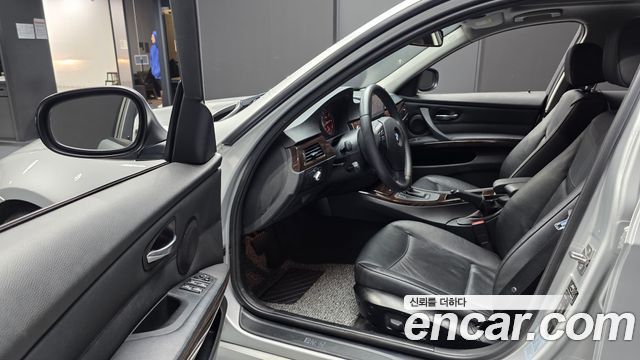 BMW 3-Series 2011 — photo 10