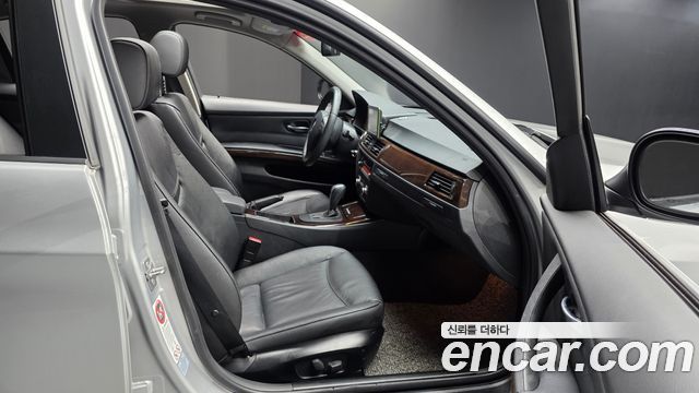 BMW 3-Series 2011 — photo 12