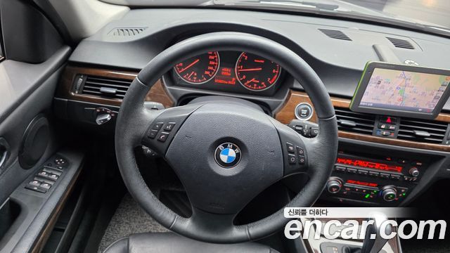 BMW 3-Series 2011 — photo 13
