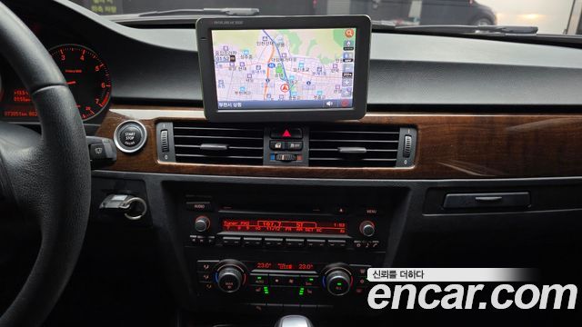 BMW 3-Series 2011 — photo 14