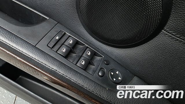 BMW 3-Series 2011 — photo 18