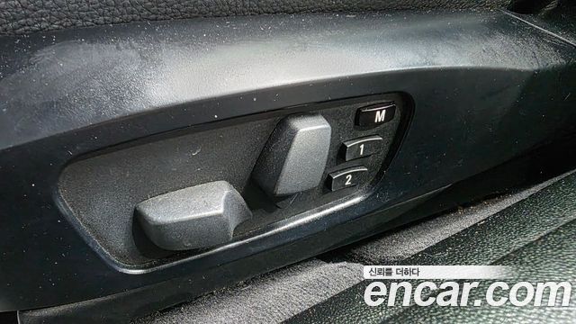 BMW 3-Series 2011 — photo 19
