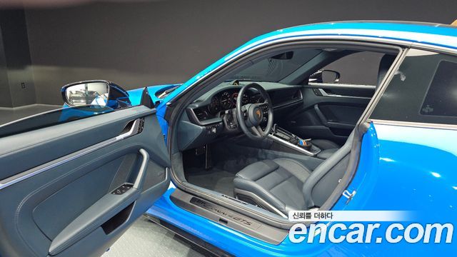 Porsche 911 2022 — photo 13