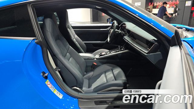 Porsche 911 2022 — photo 18
