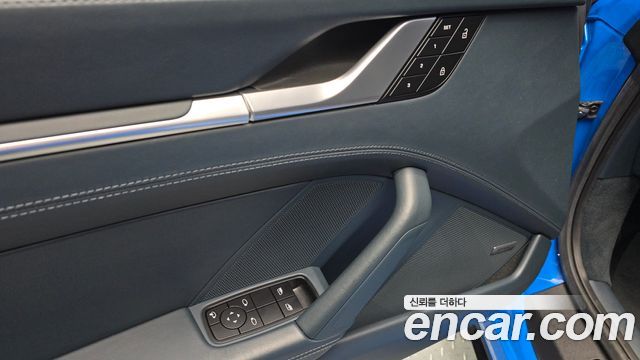 Porsche 911 2022 — photo 28
