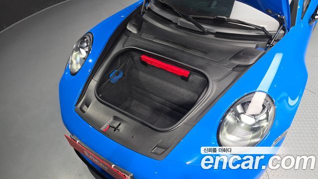 Porsche 911 2022 — photo 37
