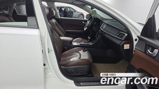 Kia K5 2018 — photo 16