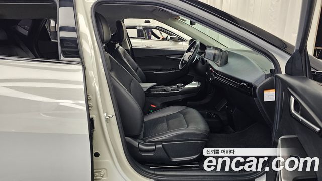 Kia EV6 2023 — photo 16
