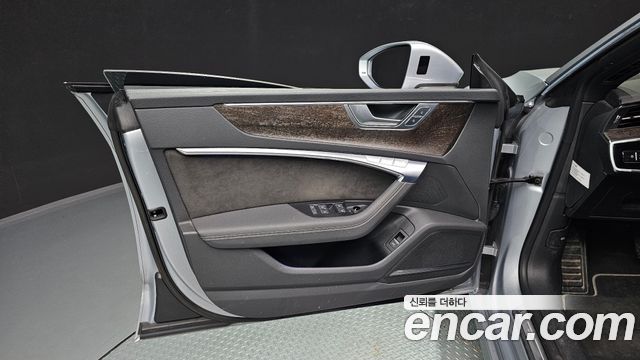 Audi A7 2020 — photo 14