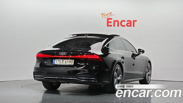 Audi A7 2022 — photo 2