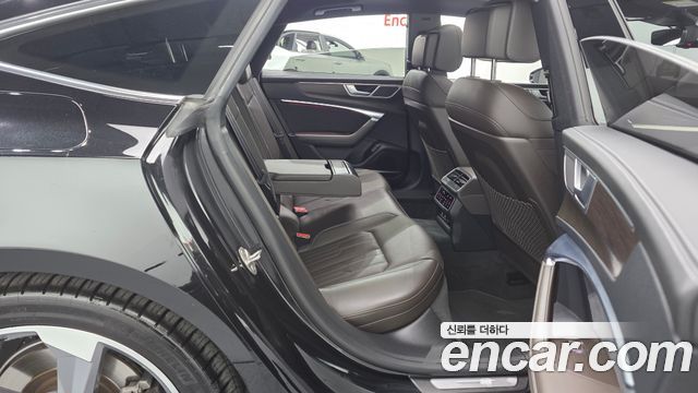 Audi A7 2022 — photo 17