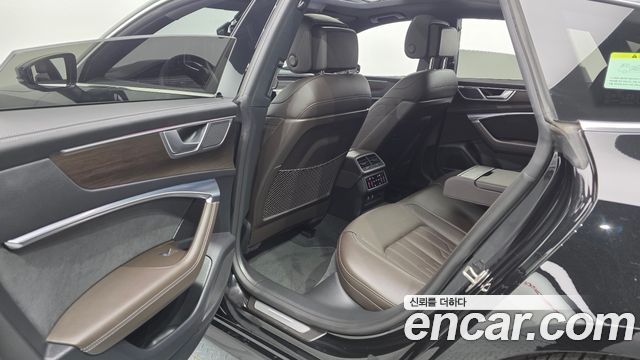 Audi A7 2022 — photo 18