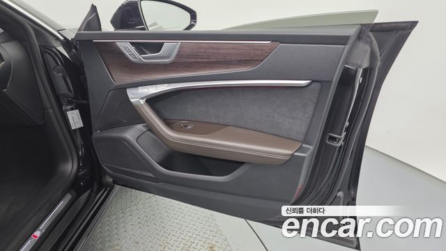 Audi A7 2022 — photo 14