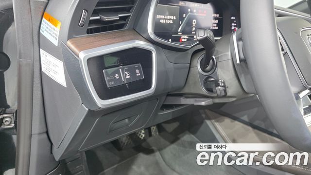 Audi A7 2022 — photo 27