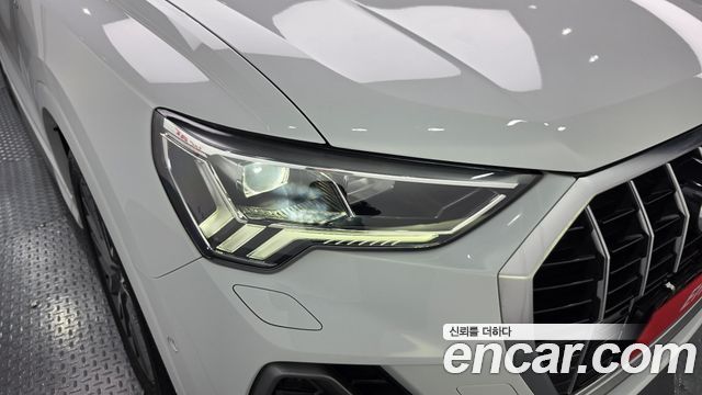 Audi Q3 2022 — photo 8
