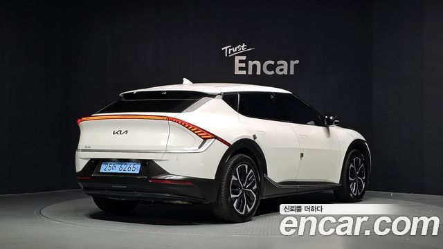 Kia EV6 2023 — photo 2