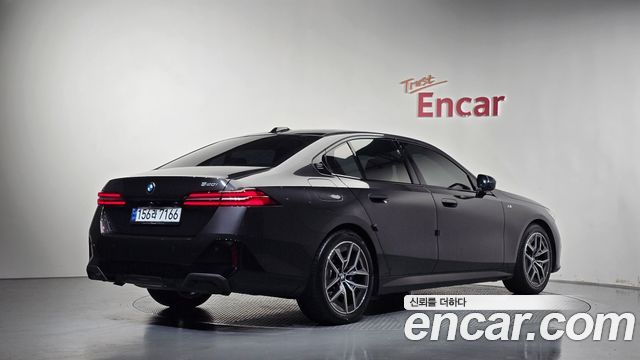 BMW 5-Series 2024 — photo 2