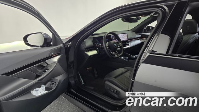 BMW 5-Series 2024 — photo 13
