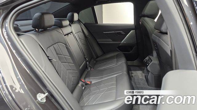 BMW 5-Series 2024 — photo 17