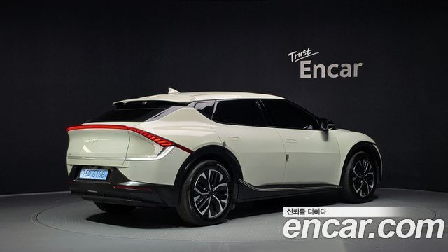 Kia EV6 2023 — photo 2