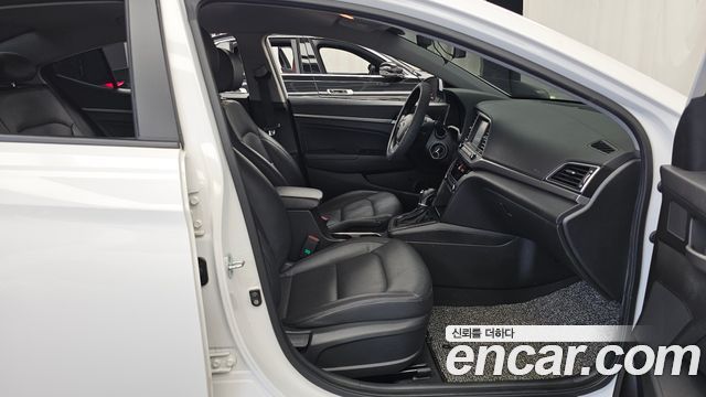Hyundai AVANTE 2016 — photo 17