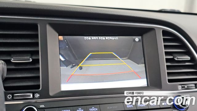 Hyundai AVANTE 2016 — photo 21