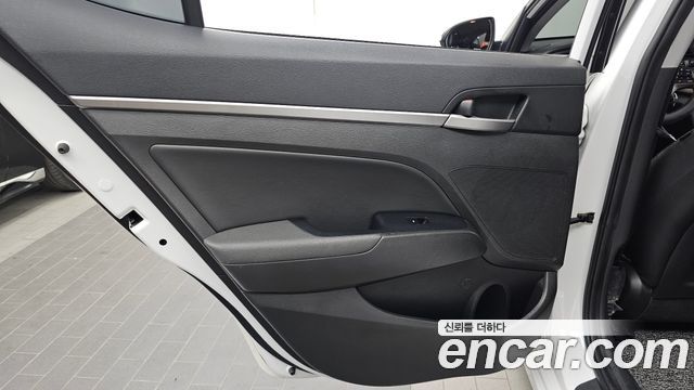 Hyundai AVANTE 2016 — photo 15
