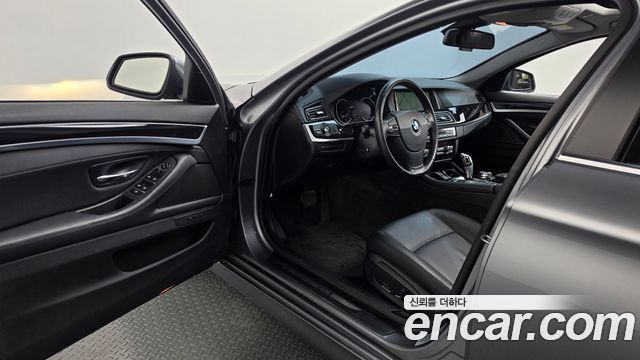 BMW 5-Series 2014 — photo 10