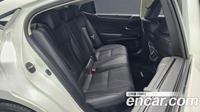 Lexus ES 2026 — photo 16