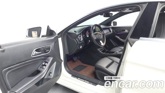 Mercedes-Benz CLA-Class 2016 — photo 13