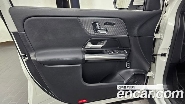 Mercedes-Benz EQA 2022 — photo 14