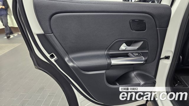 Mercedes-Benz EQA 2022 — photo 15
